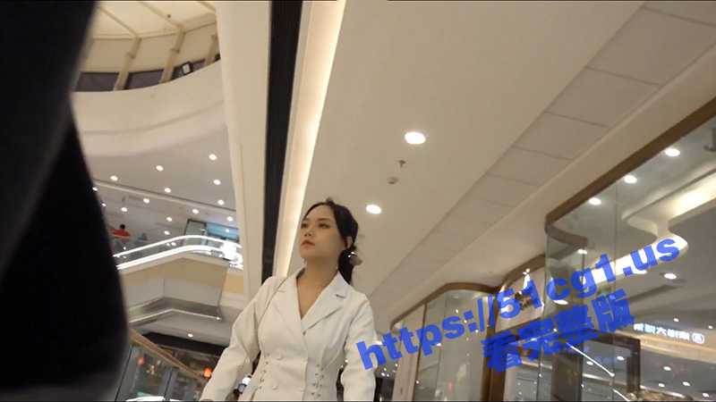 黑豹出品抄底！合肥商场跟拍骚妇 稀有极品 竟然是真空上阵！ - 51吃瓜网-51吃瓜网