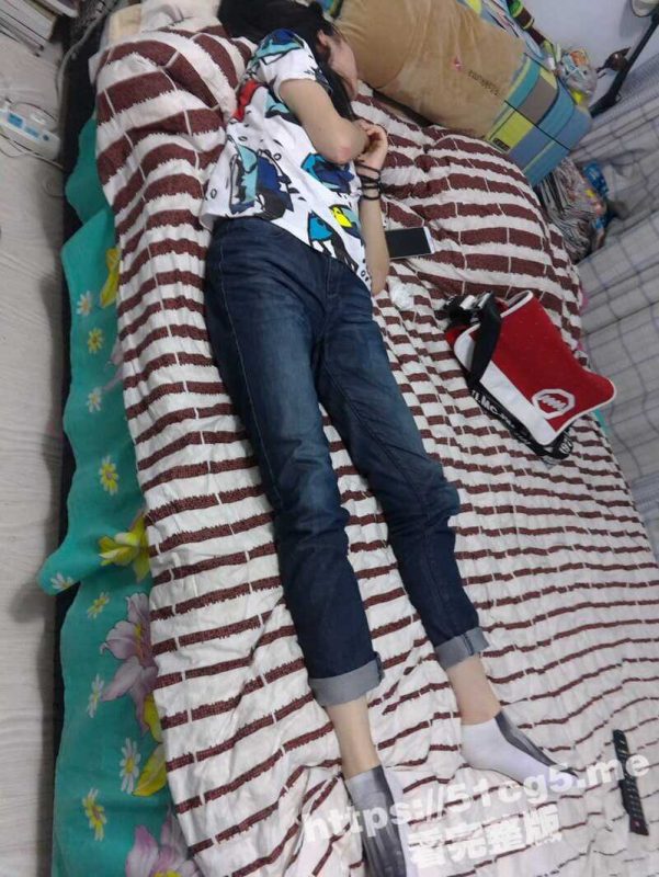 台湾中学生吊炸天 带女同学回家 雏男用生涩手法迷奸女孩！-51吃瓜网